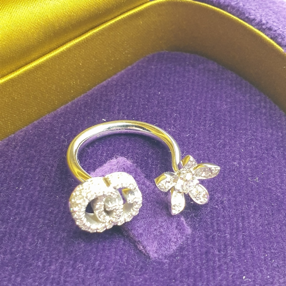 Gucci Flora 18k Ring with Diamonds - Picture 2 of 5